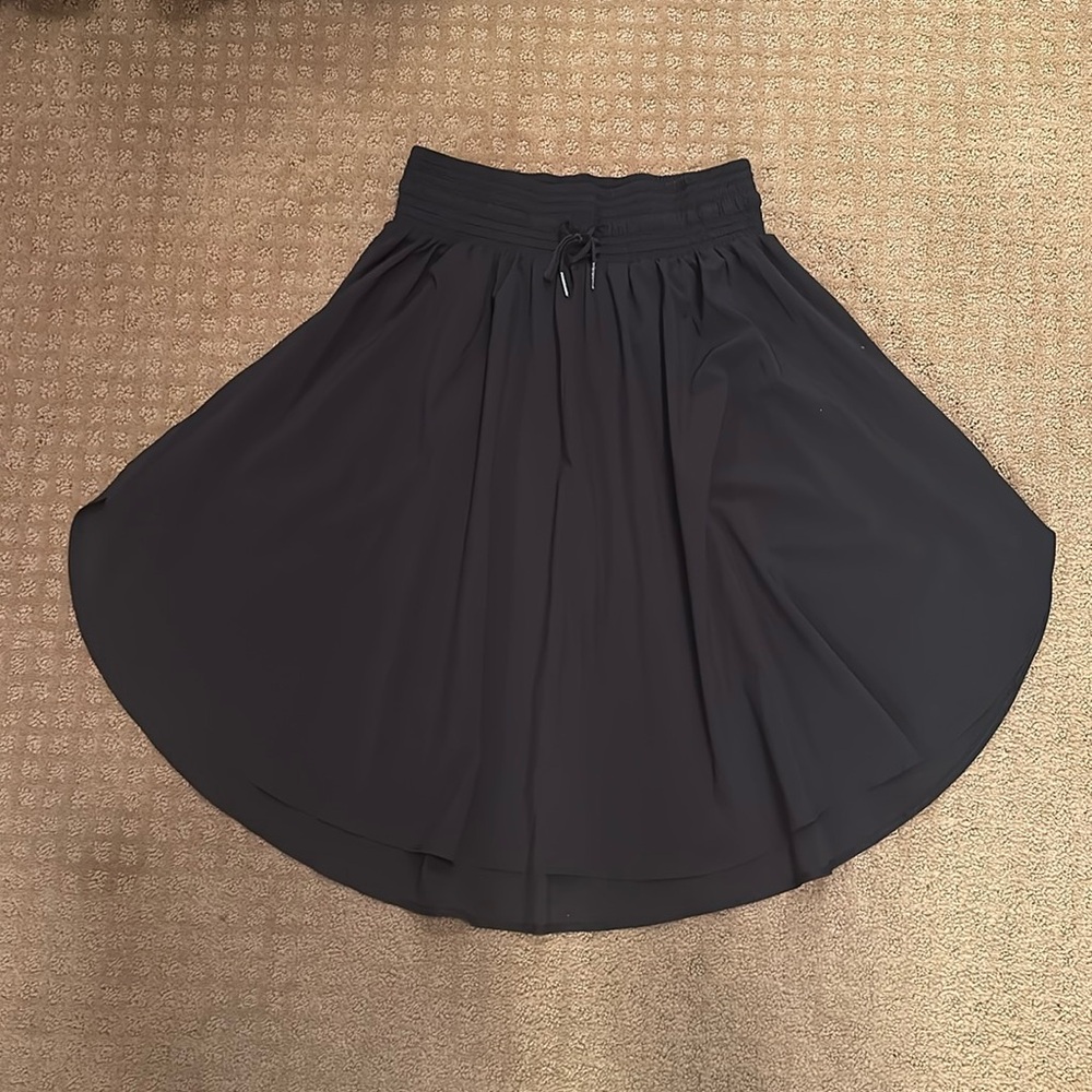 Lululemon black mid length skirt, size 6
